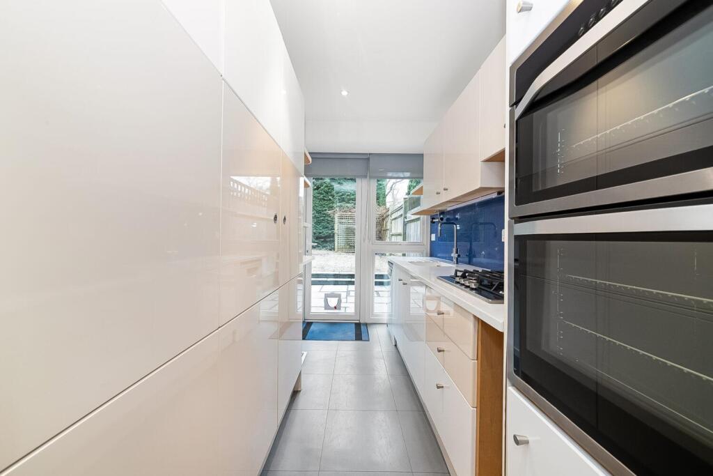 House in London - View 5