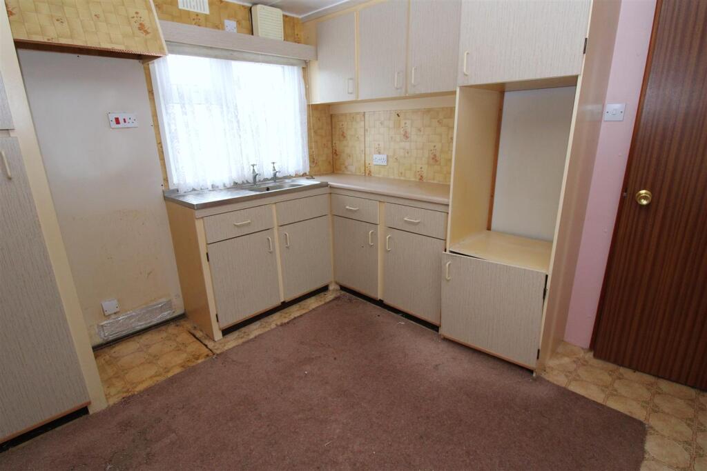 Thornlea Park, Wick, Littlehampton photo 4