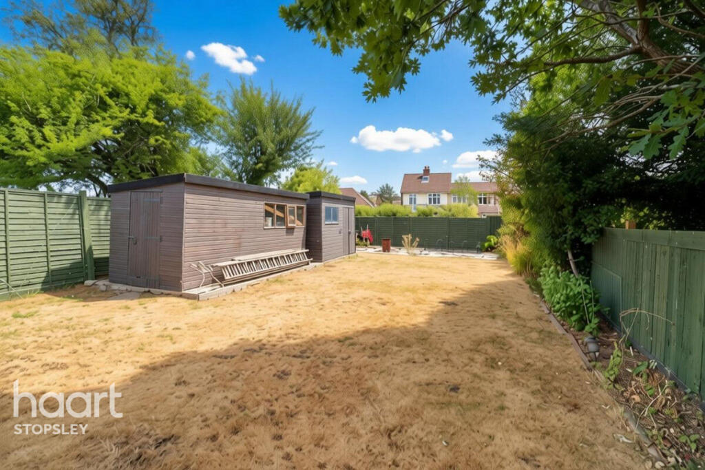 House in Luton, Stopsley - View 5