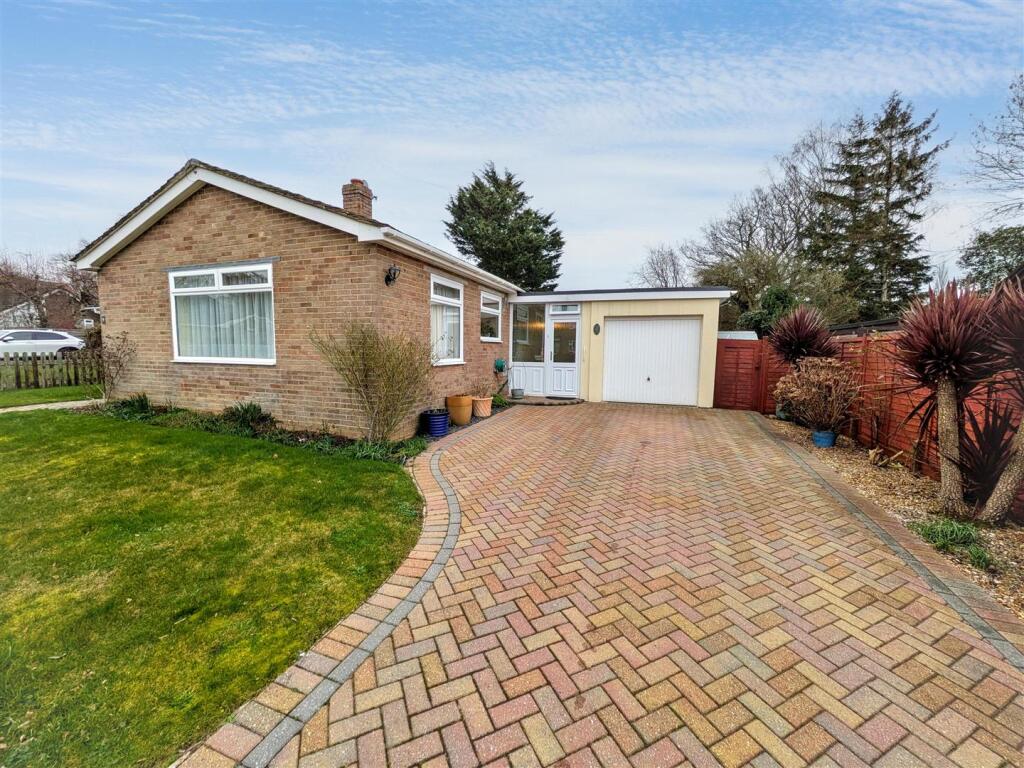 Main image of property: Wandleys Close, Eastergate