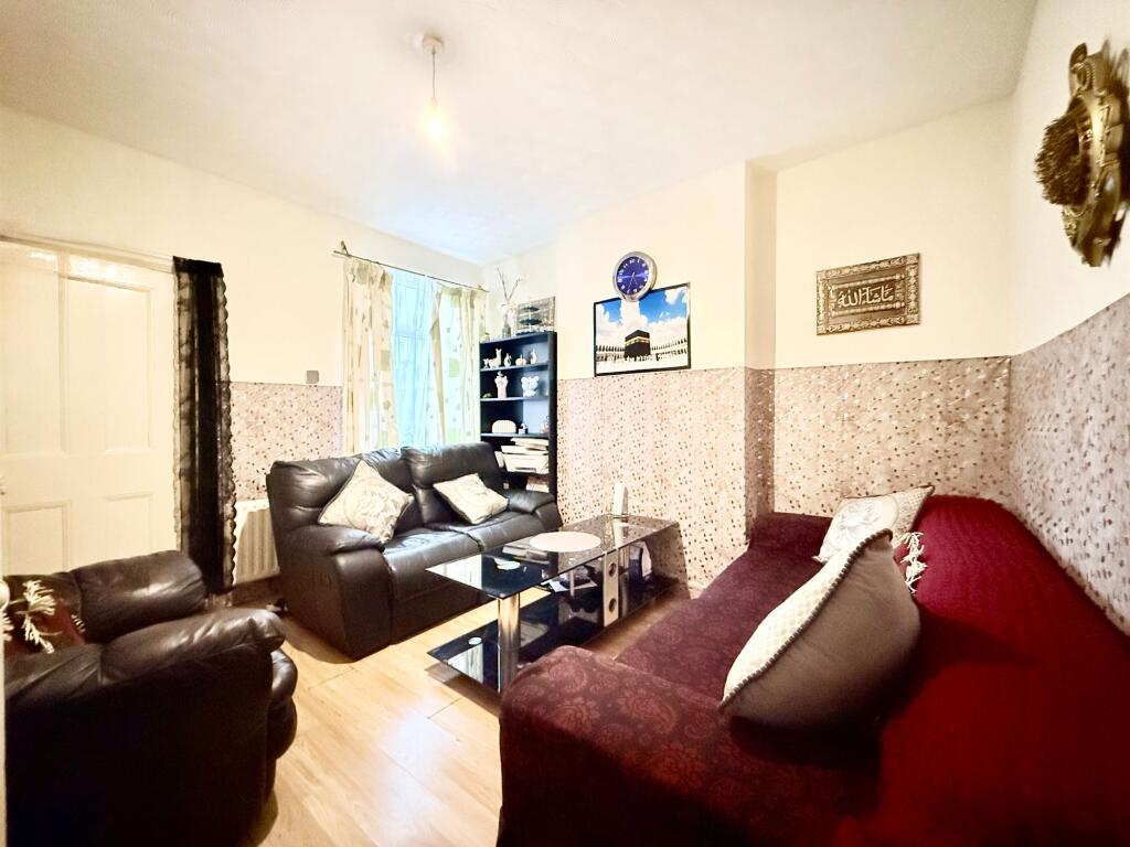 House in Luton - View 2