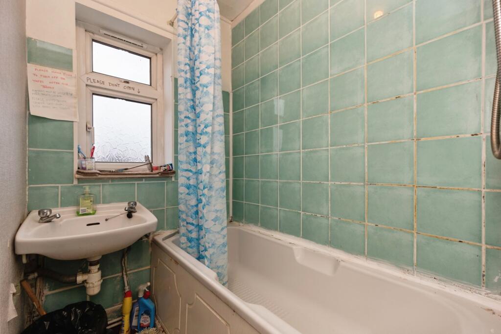 Apartment in Manchester, Brunswick, Chorlton-on-Medlock - View 5