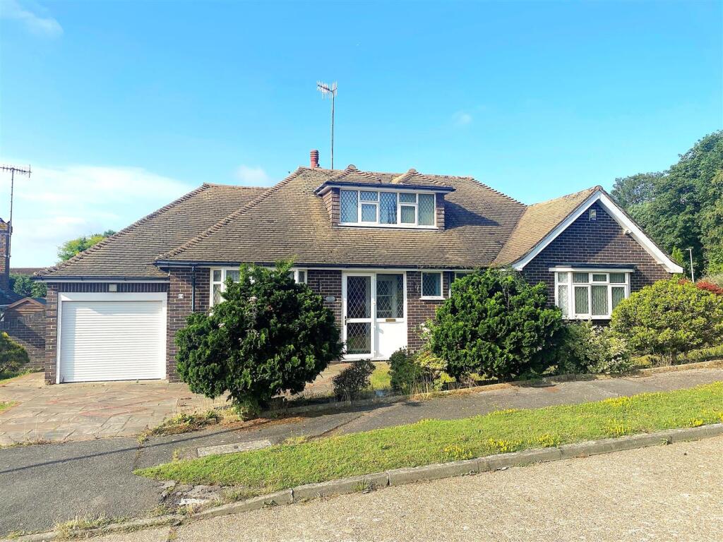 3-bed detached on Ravens Close, Bexhill-On-Sea, £450,000