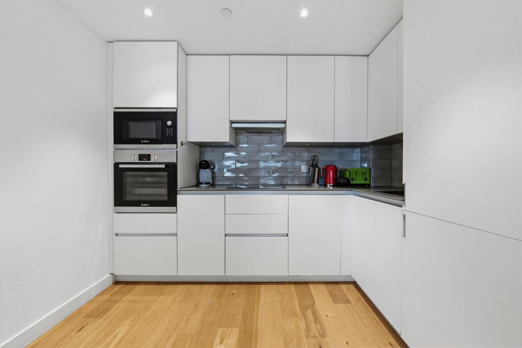 23 Maud Street, London, E16 photo 3