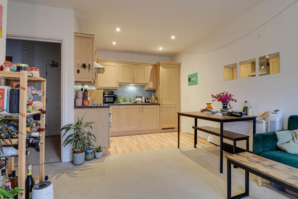 Apartment in St Albans - View 3