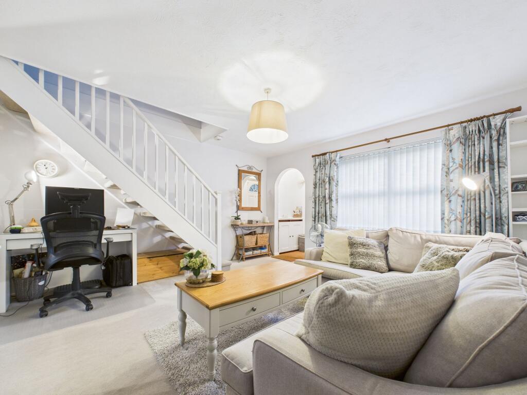 Huscarle Way, Tilehurst, RG31 photo 3