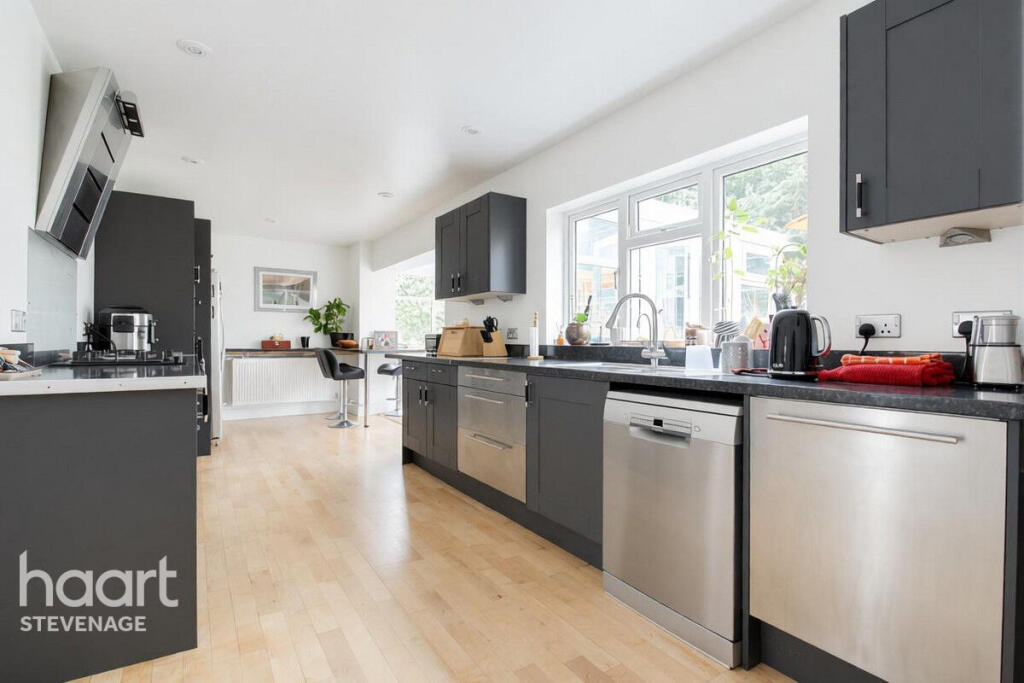 House in Stevenage, Roebuck - View 3