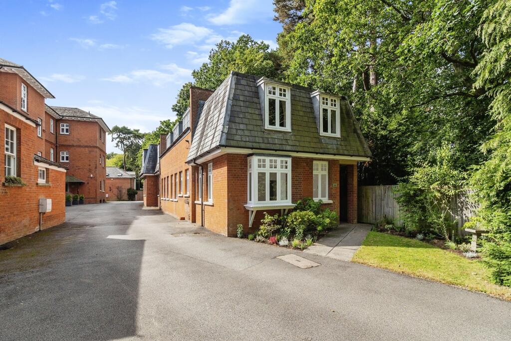 Main image of property: Heath Lane, Woburn Sands, Milton Keynes