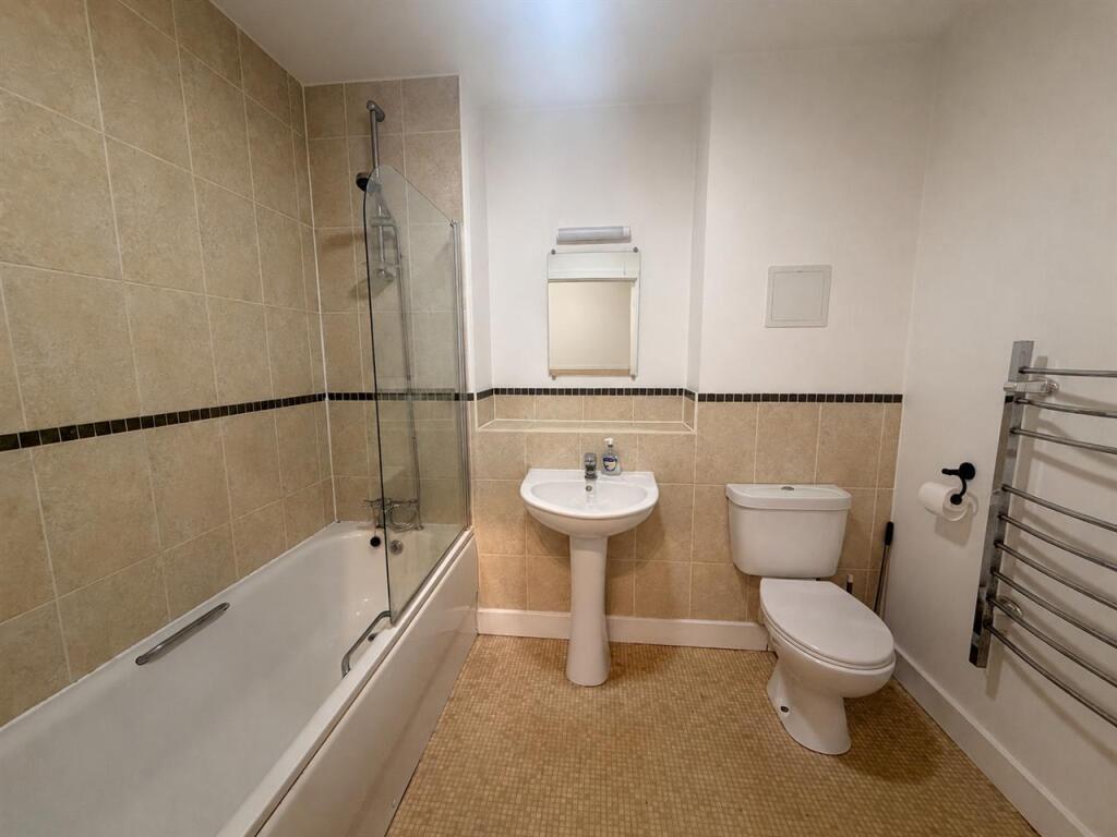 Apartment in Southampton - More