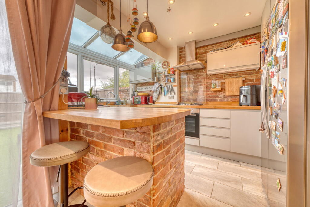 House in Bromley - View 5