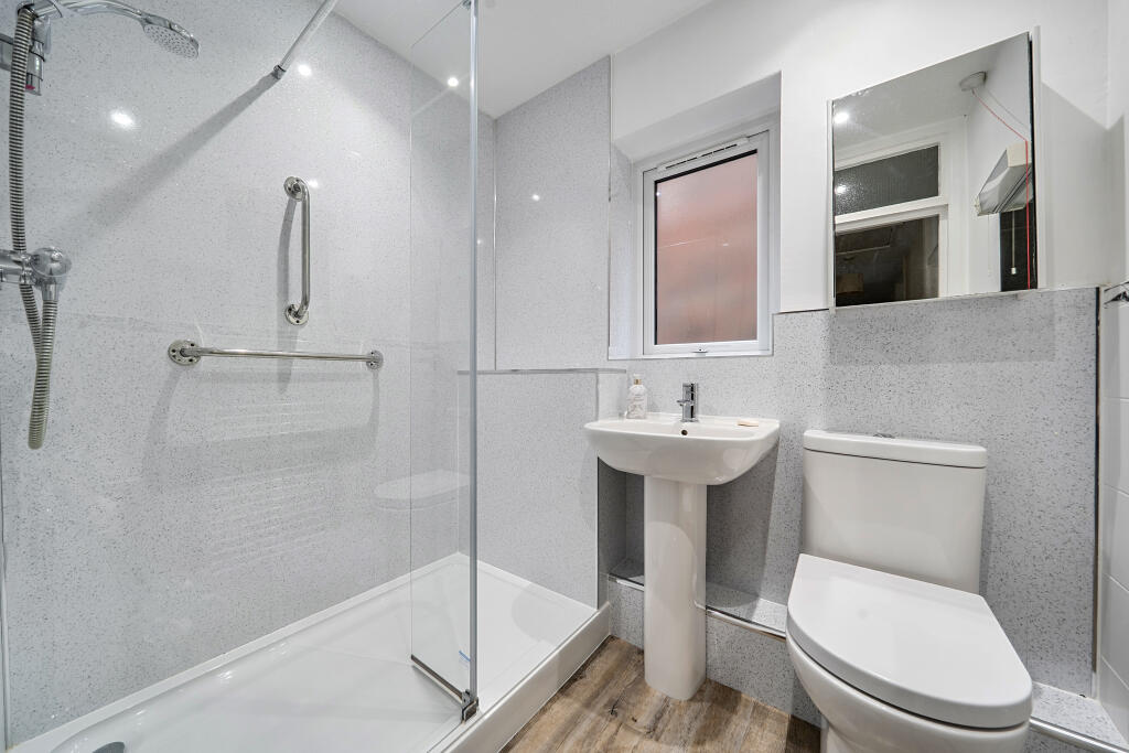 Apartment in Swindon - More
