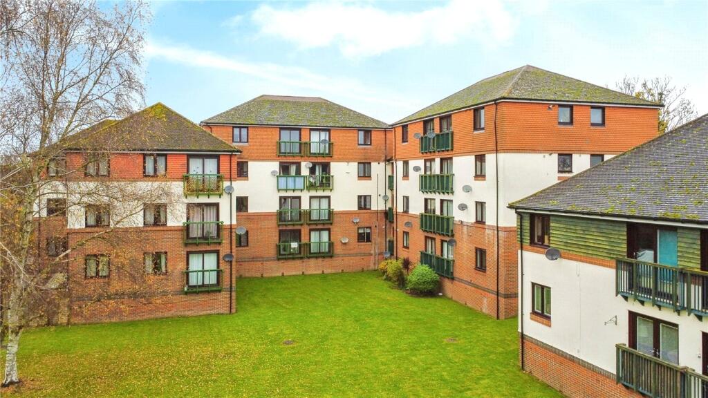 Main image of property: The Causeway, Caversham, Reading, Berkshire, RG4