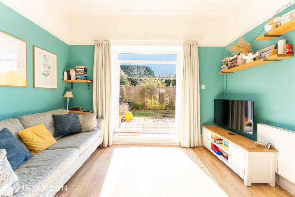 Apartment in Christchurch, Southbourne, Bournemouth - View 3