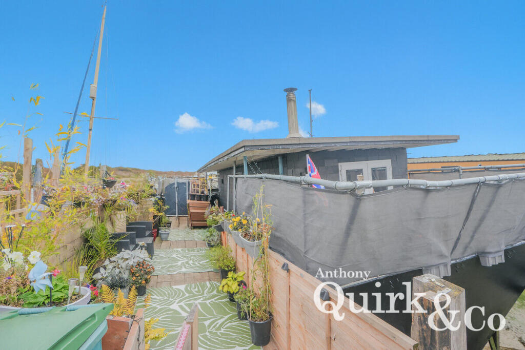 3-bed other on Point Road, Canvey Island, SS8, £160,000