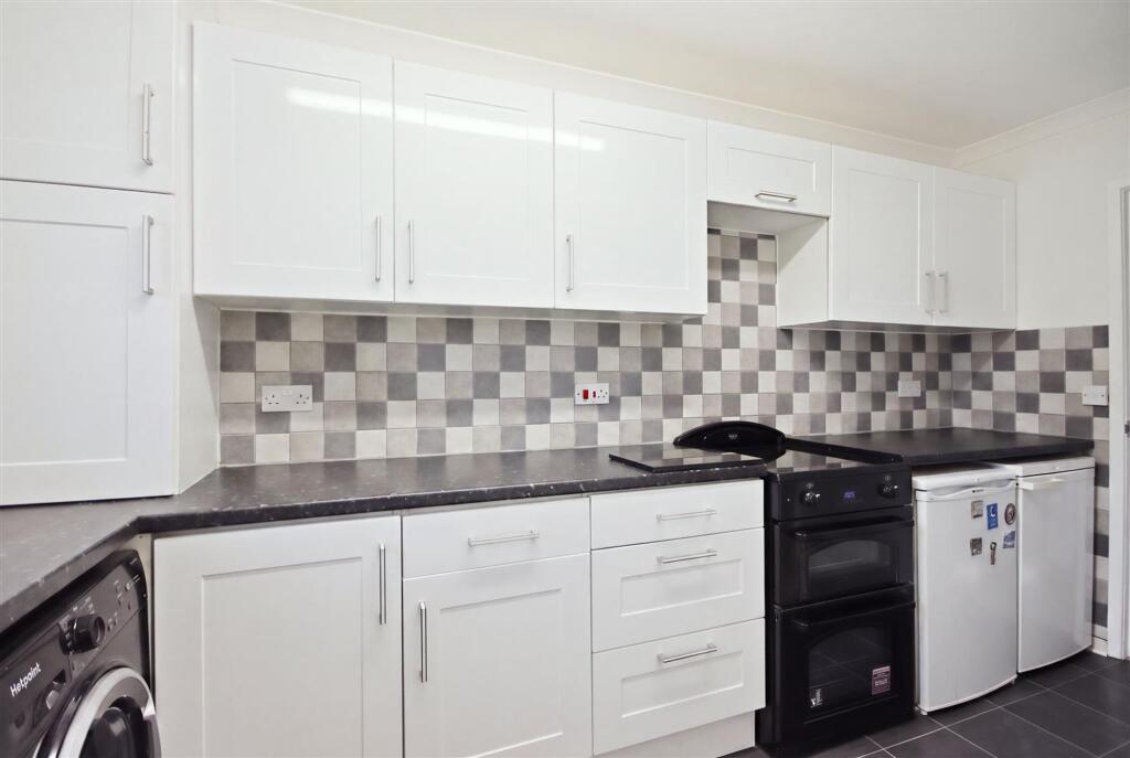 Cheedale Close, Chesterfield, S40 photo 3