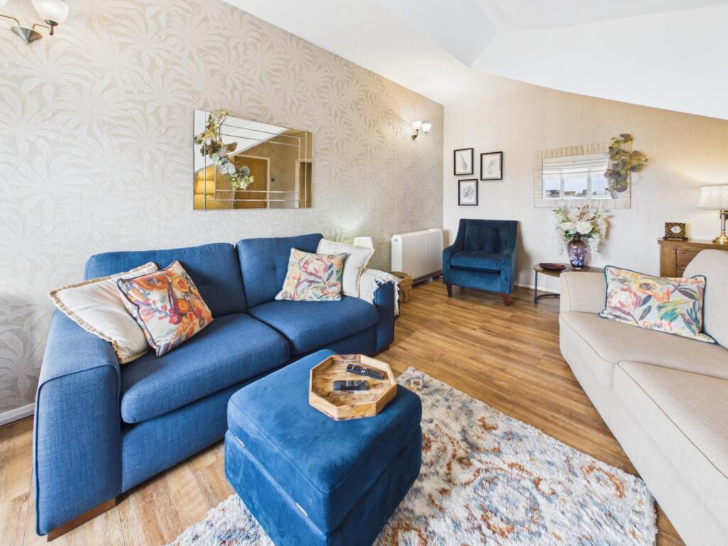 Apartment in Sefton, Brighton le Sands - More