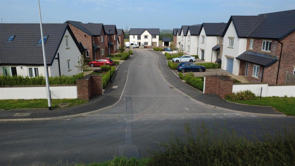 High Stile Gardens, Hensingham, Whitehaven photo 3