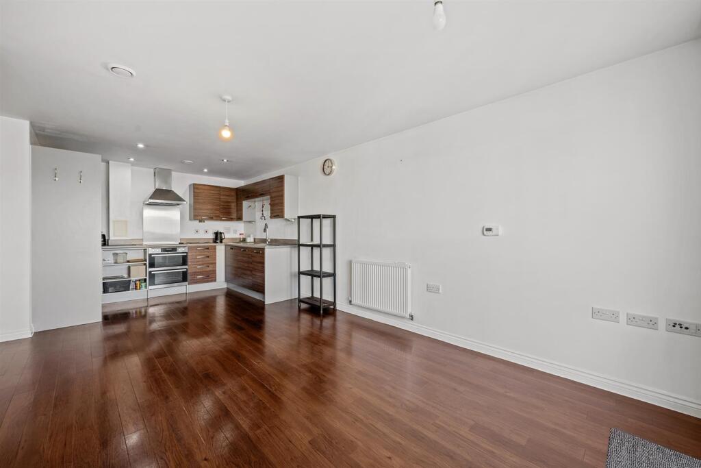 Apartment in London, Chatterton Village, Widmore - View 2