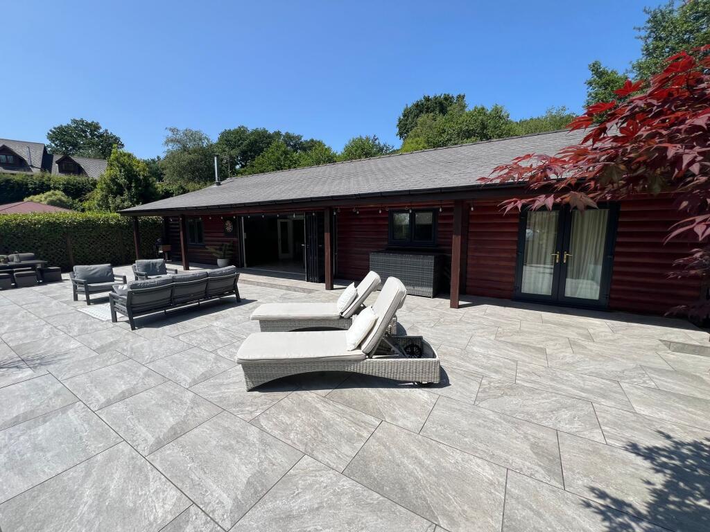 Main image of property: 23 Oakmead Road, Llanharan, Pontyclun CF72 9FB