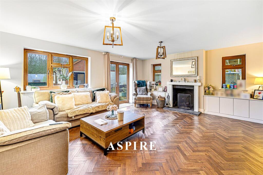 Video Presentation Inside - Great Burches Road, Benfleet photo 2