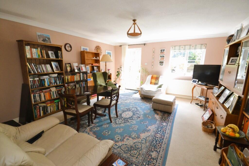 6, Pavilion Rise photo 3