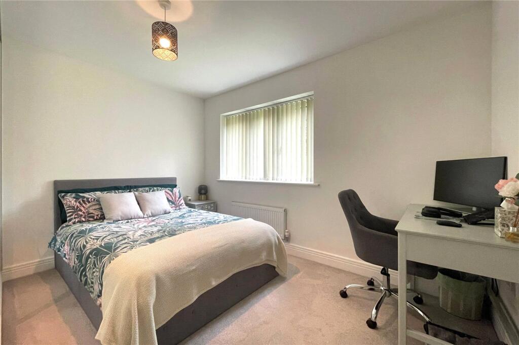 Apartment in Surrey Heath, Surrey - View 2