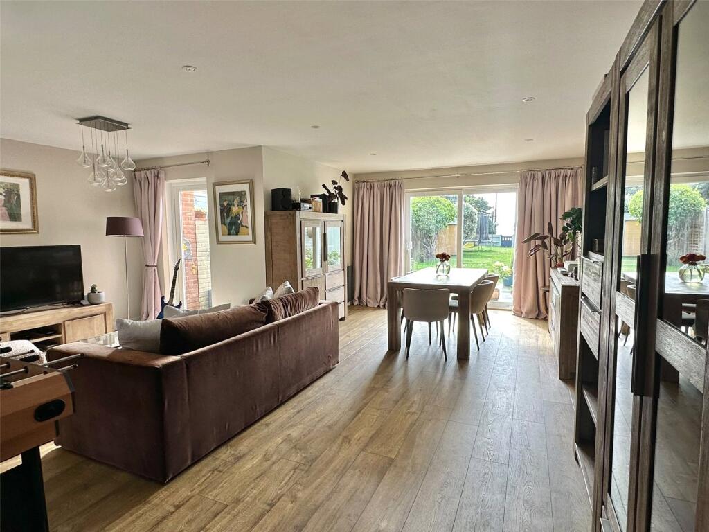 House in New Forest, Milford-on-Sea - View 4