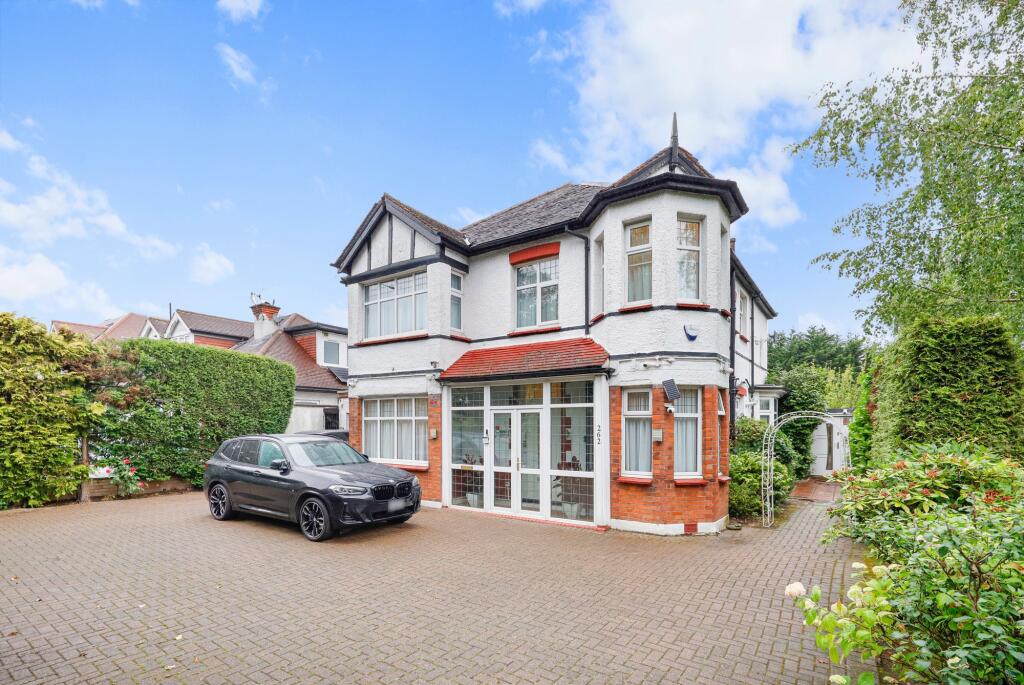 Main image of property: Chase Side, London, N14