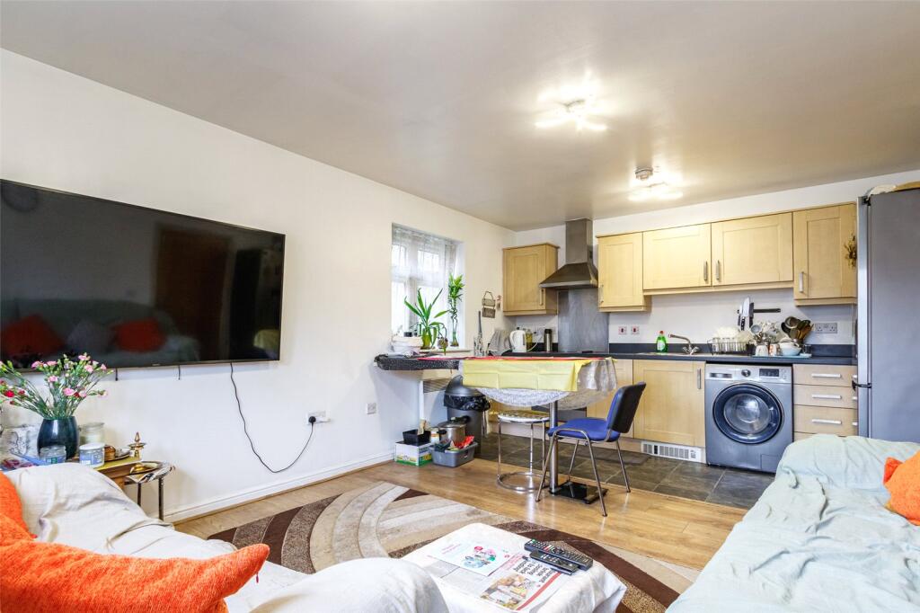 Apartment in Cardiff, Wyncliffe Gardens, Pentwyn - View 3