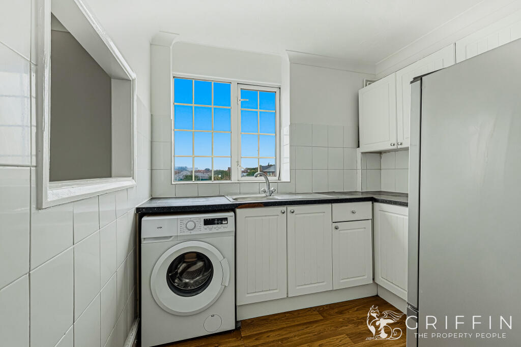 Apartment in Grays, Badgers Dene, Little Thurrock - View 4