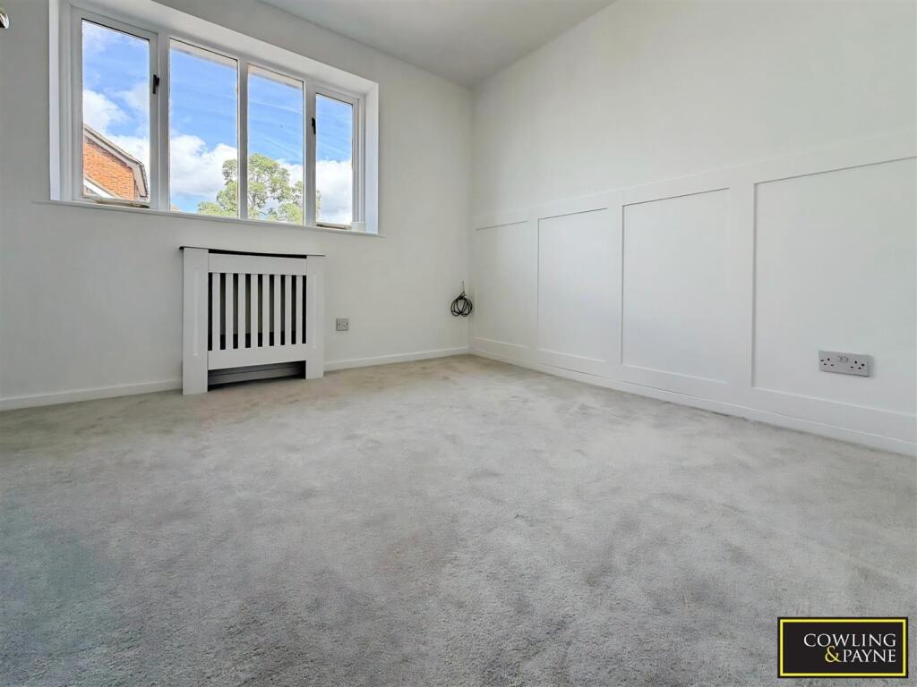 House in Basildon, Laindon Cross, Steeple View - View 3