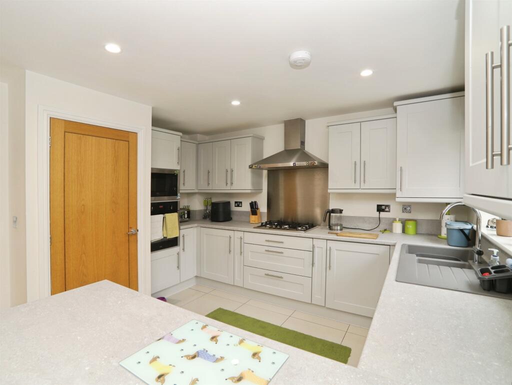 House in Cardiff, Llantrisant - View 3