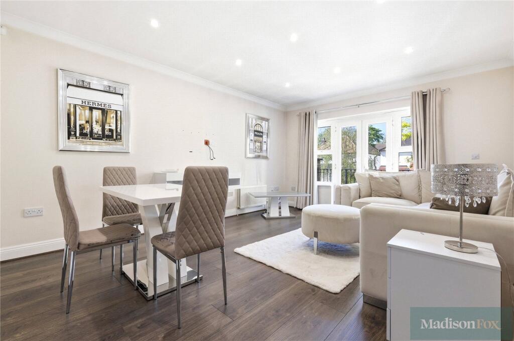 Apartment in Epping Forest, Chigwell - View 3