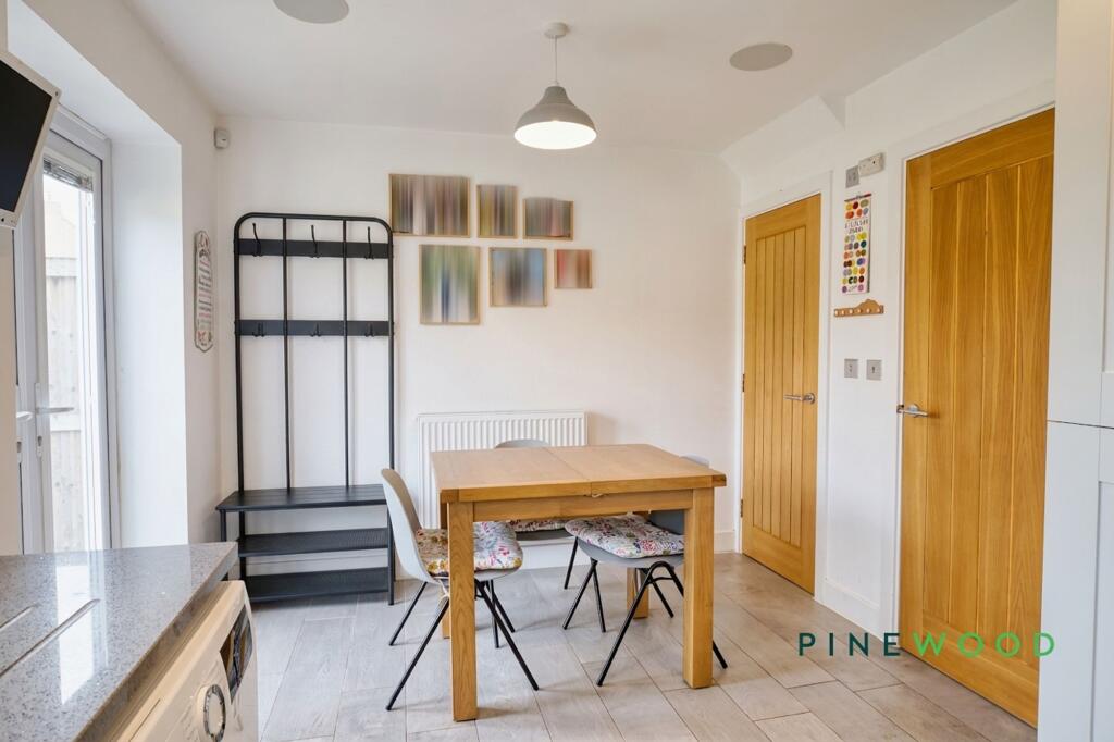 House in Bolsover, Clowne - More