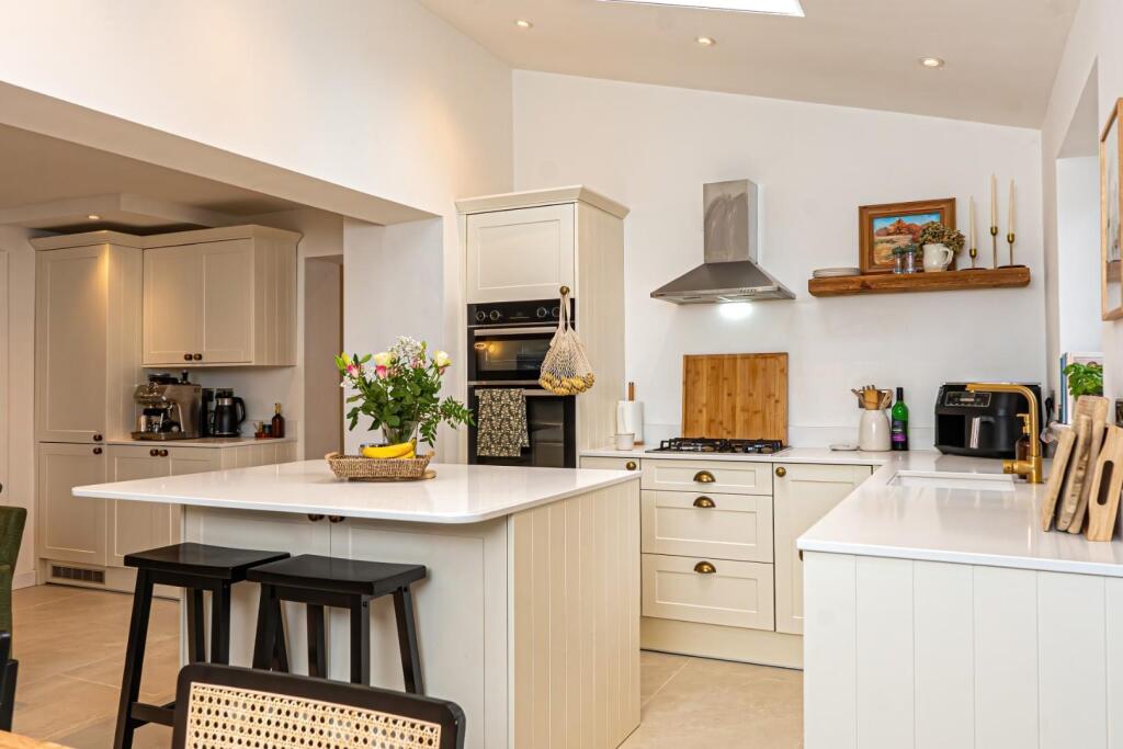 House in Luton - View 5