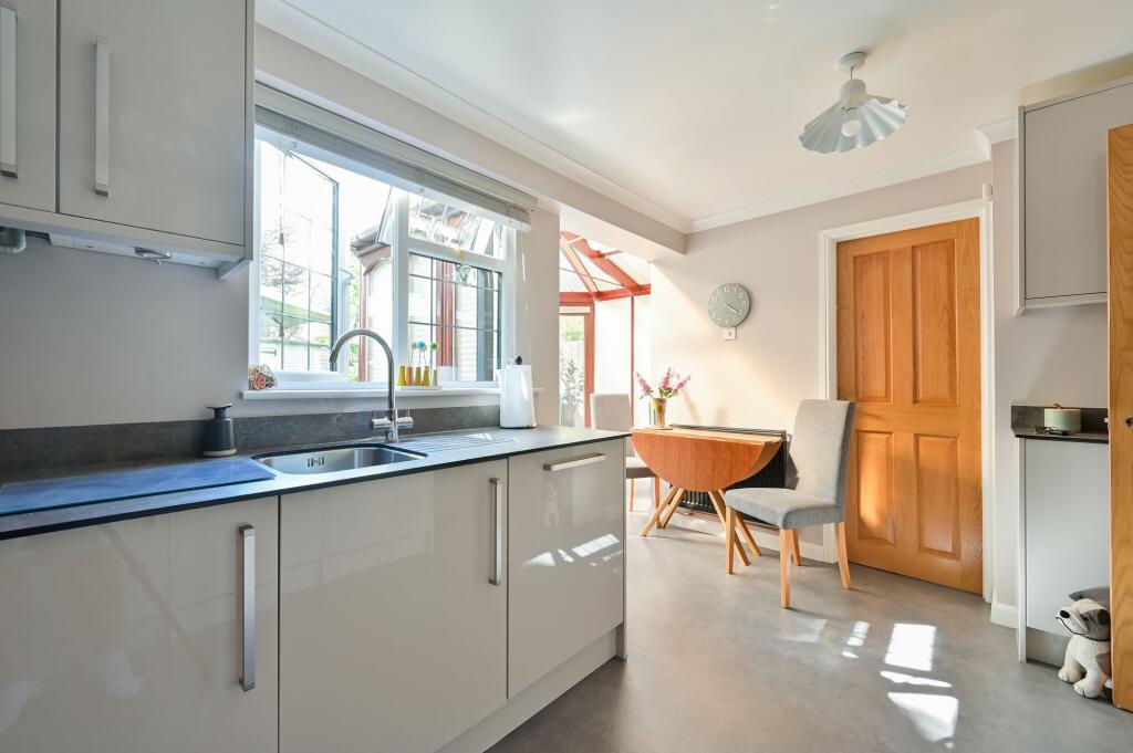 Comyne Road, Watford, WD24 photo 4