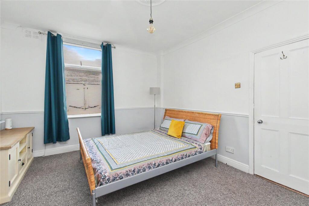 House in Leeds, West Yorkshire - View 5