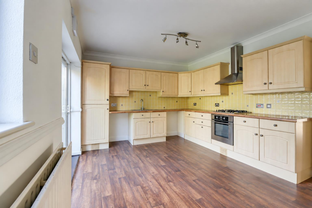 House in Southend-on-Sea, Leigh-on-Sea - More