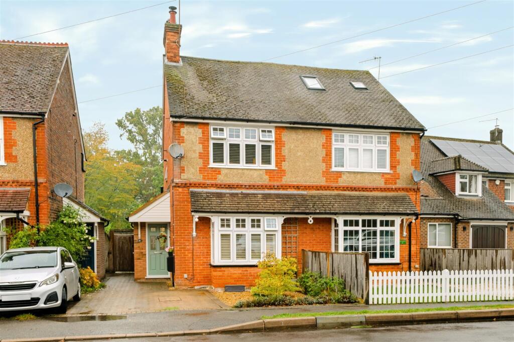 3-bed house on Mount Road, Cranleigh, £560,000