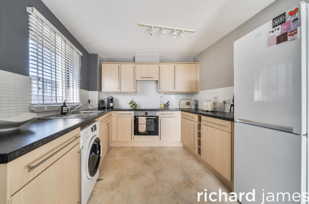 Holly Court, 23 Pasture Drive, Swindon, SN1 4GH photo 4