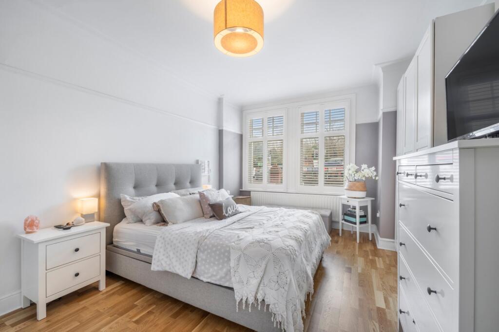 Lower Richmond Road, 
Palewell, SW14 - More