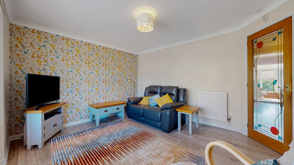 House in Auldhouse, Benthall, Crosshouse - More