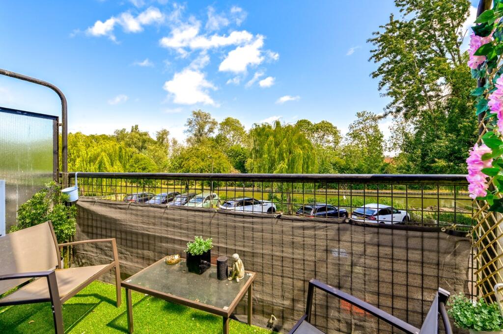 Main image of property: Waterside, Peartree Bridge, Milton Keynes, MK6