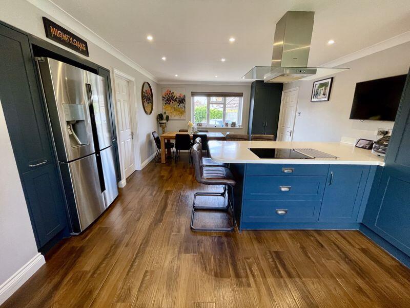 House in Flackwell Heath, Chepping Wycombe - More