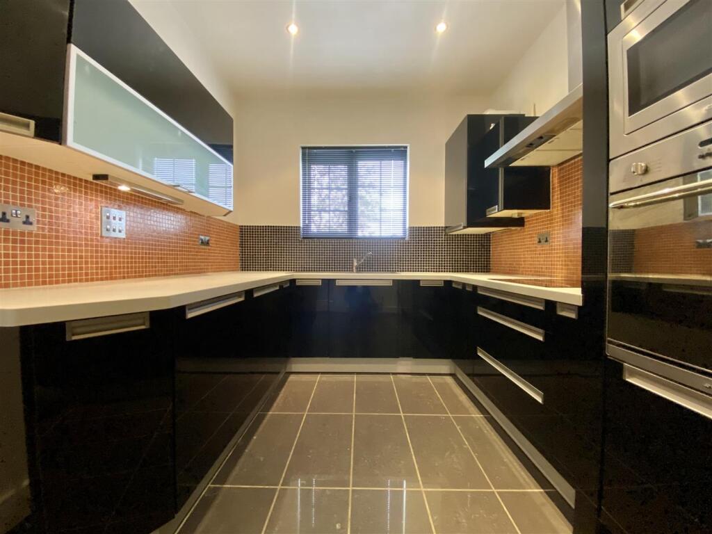 Apartment in Doncaster - View 4