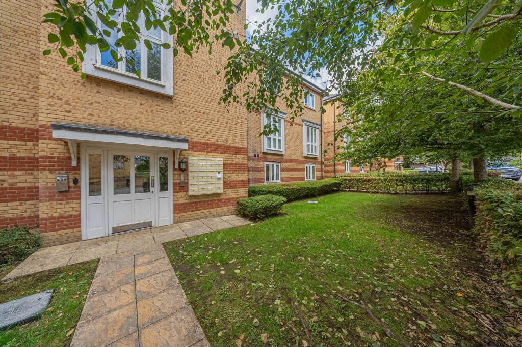 Apartment in Redhill - View 3