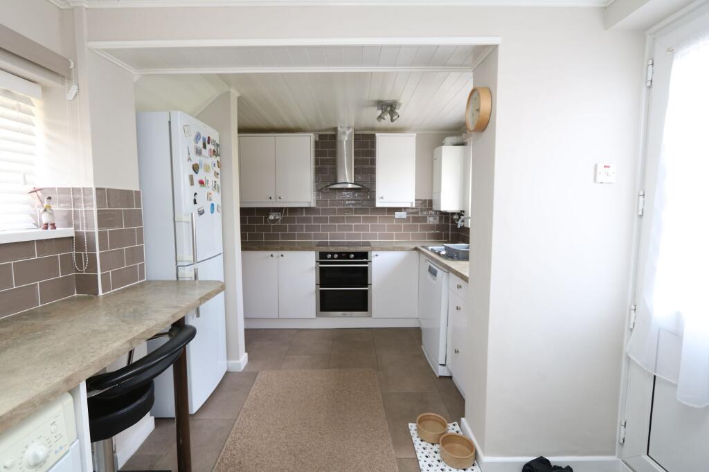 Castle Road, Rhoose, CF62 photo 3