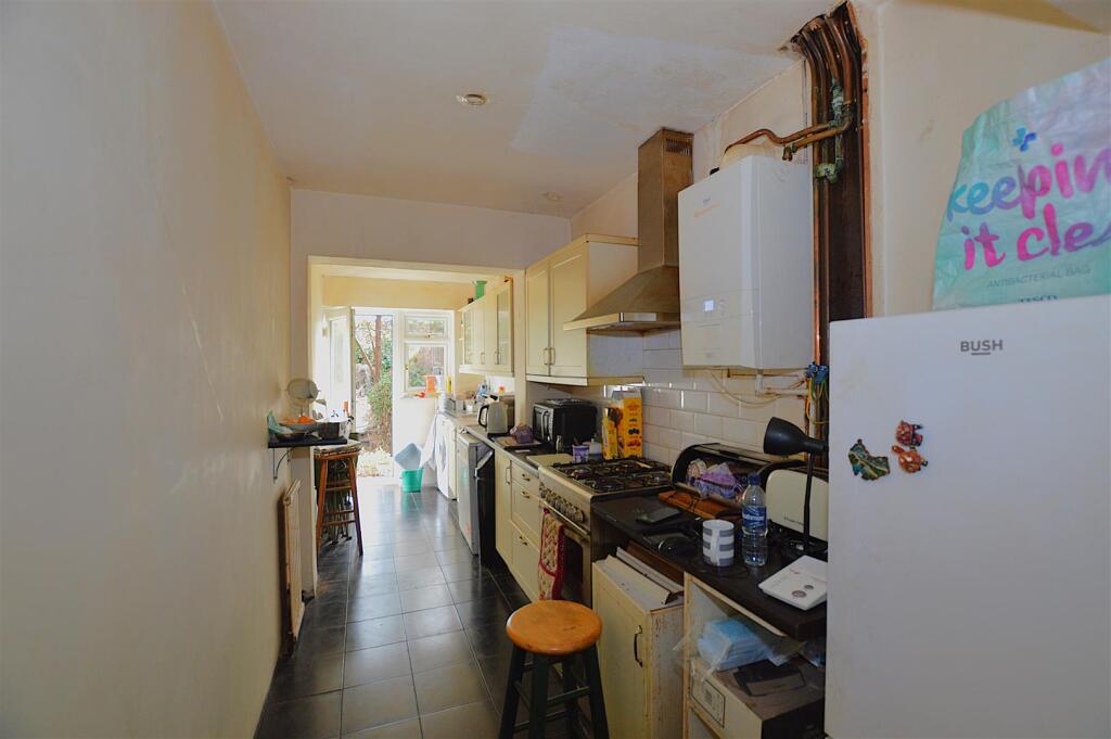 House in London, Whitton - View 4