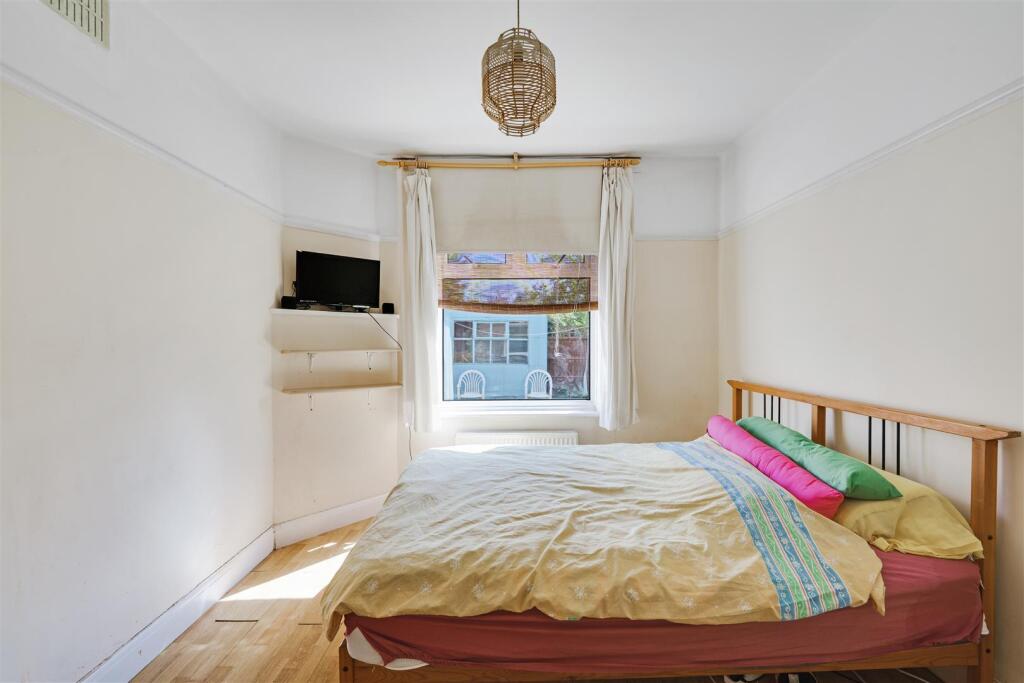 Apartment in Twickenham - View 5