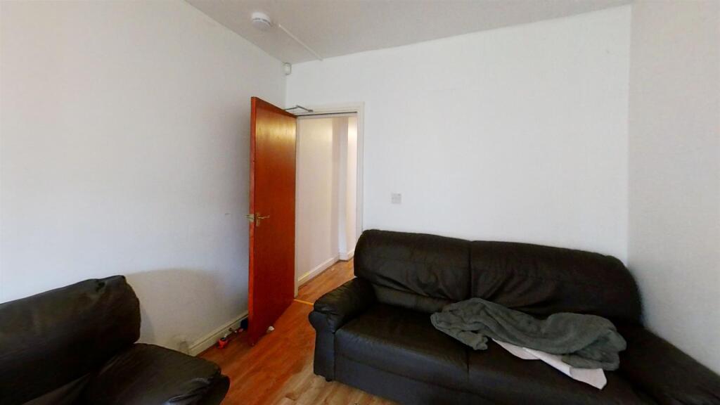 House in Birmingham, West Midlands - View 2
